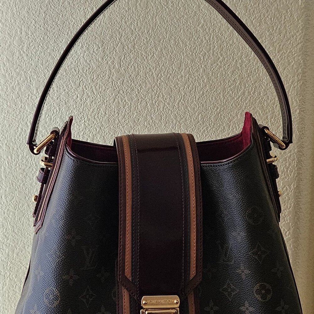 Louis Vuitton runway edition Mirage musette burgundy